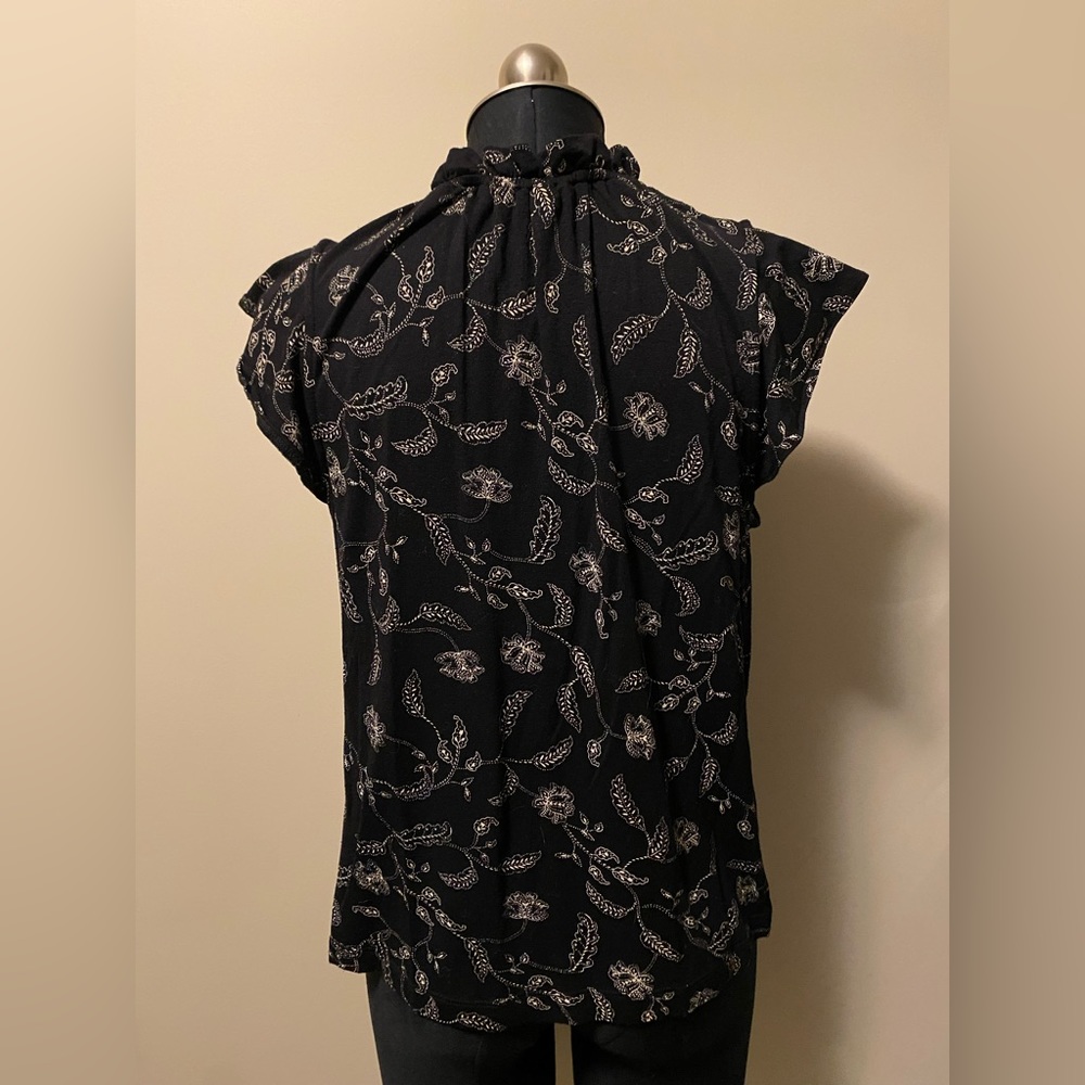 Women’s Medium Patterned Rietmans Ruffled Blouse - Picture 2 of 3